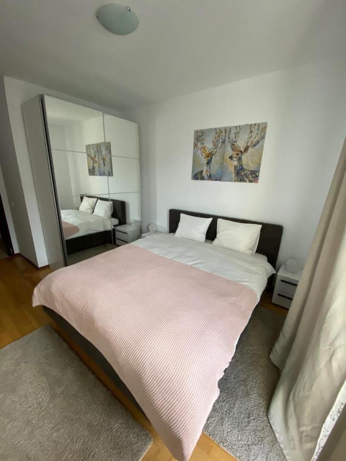 Ioana'S Apartament Lägenhet Sinaia Exteriör bild